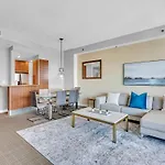 Spacious Corner Condo At Aka Hotel With Bay View In Ideal Location Free Parking