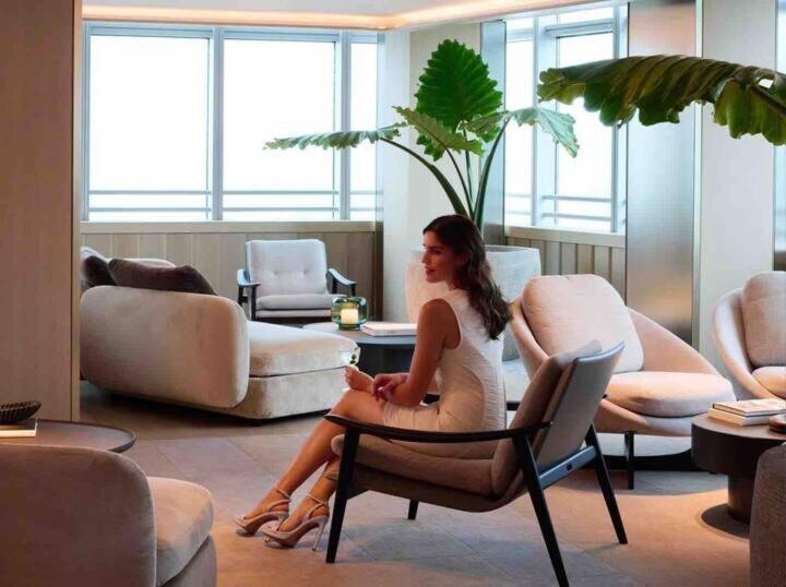 Apartment Spacious Corner At Aka With Bay View In Ideal Location Free Parking