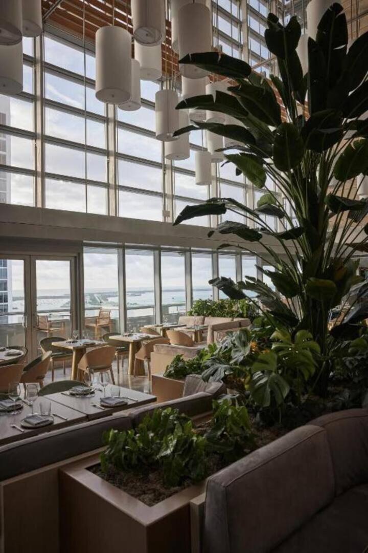 Apartment Spacious Corner At Aka With Bay View In Ideal Location Free Parking