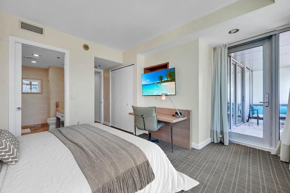 Spacious Corner At Aka With Bay View In Ideal Location Free Parking *