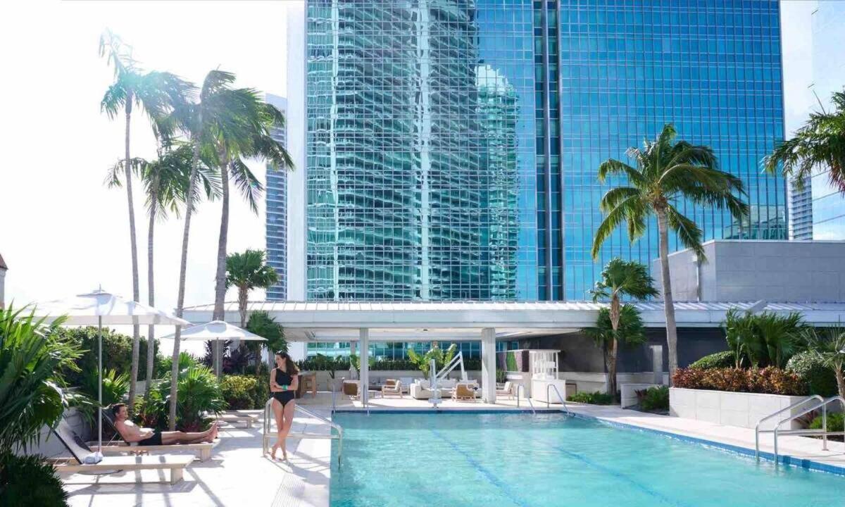 Spacious Corner At Aka With Bay View In Ideal Location Free Parking Apartment