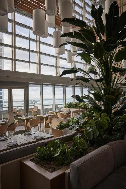 Spacious Corner At Aka With Bay View In Ideal Location Free Parking Apartamento *
