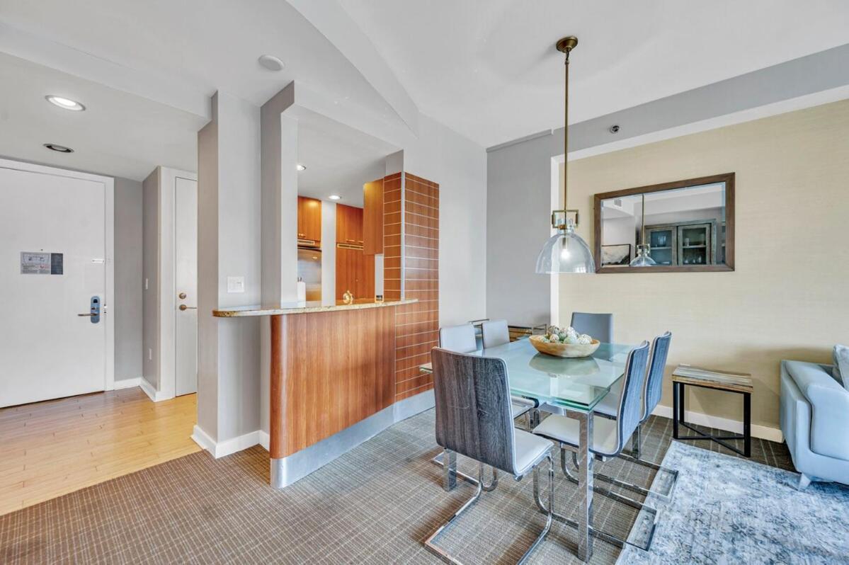 Spacious Corner At Aka With Bay View In Ideal Location Free Parking Apartamento Miami