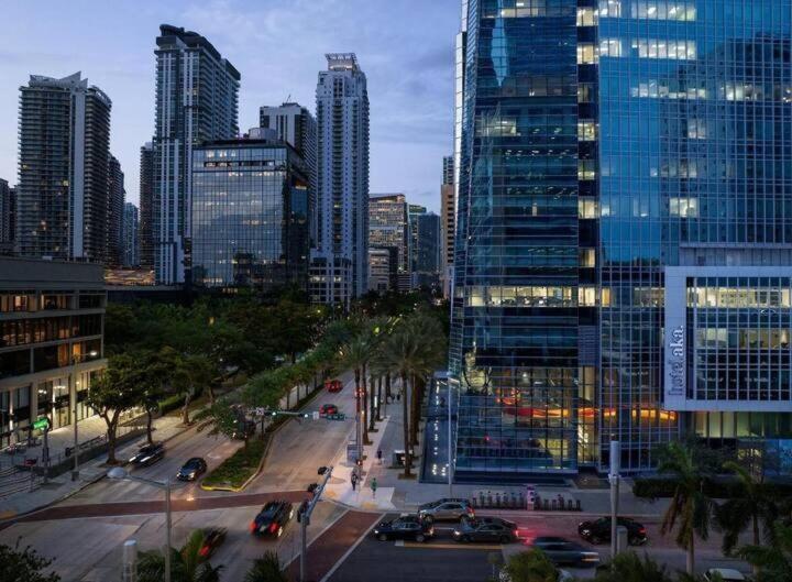 Spacious Corner At Aka With Bay View In Ideal Location Free Parking Apartamento *