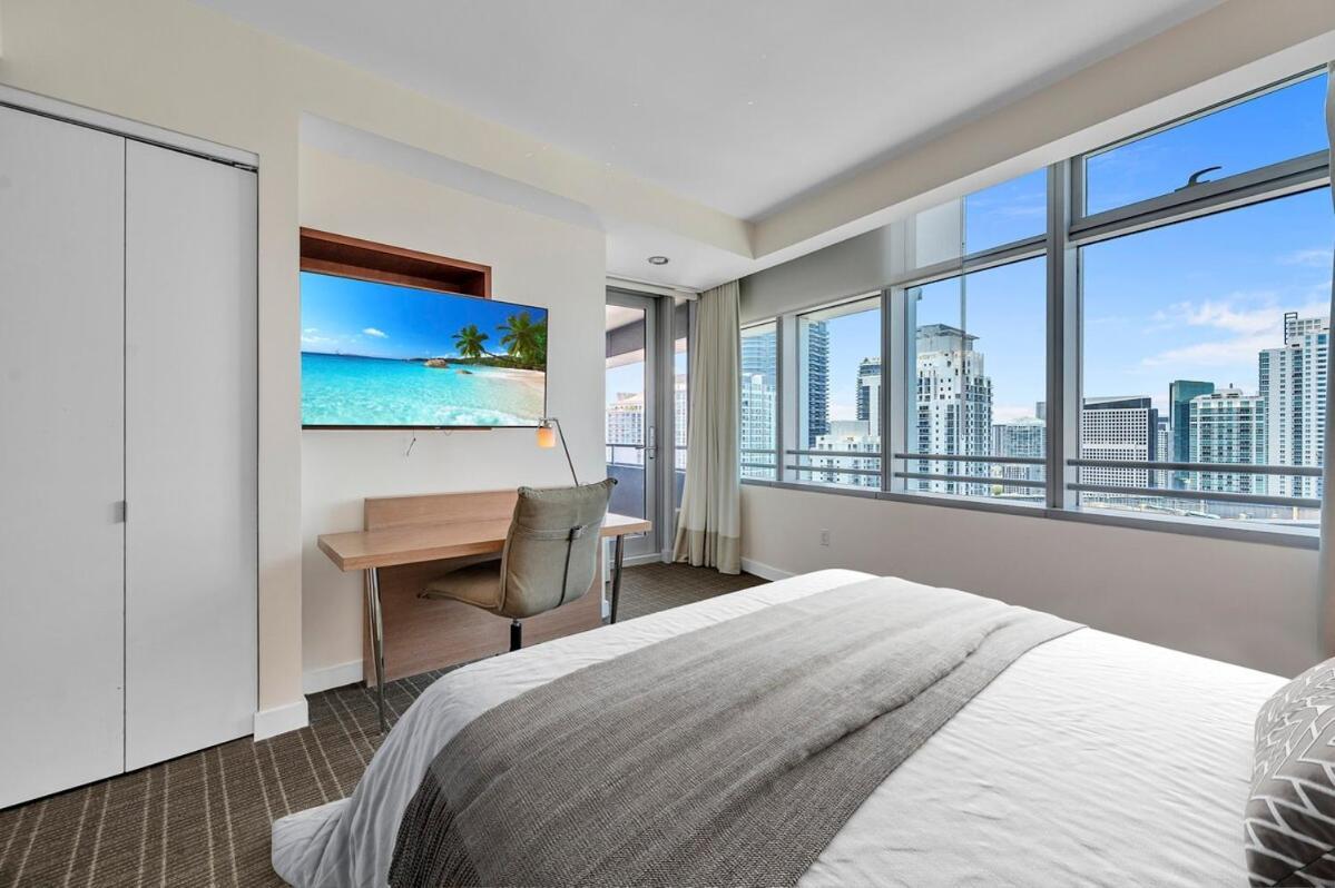 Spacious Corner At Aka With Bay View In Ideal Location Free Parking Apartamento