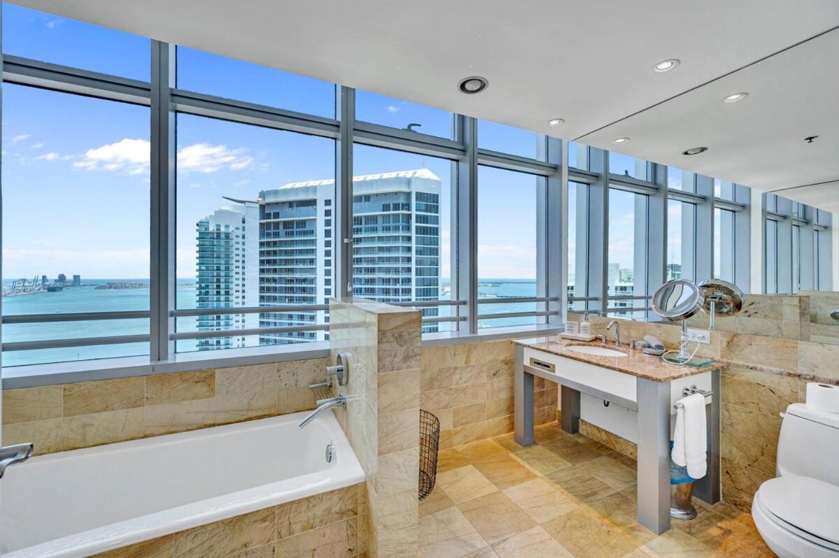 Apartamento Spacious Corner At Aka With Bay View In Ideal Location Free Parking
